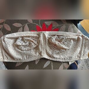 Wacoal Halo Lace Strapless underwire Bra 34DDD Sand Color